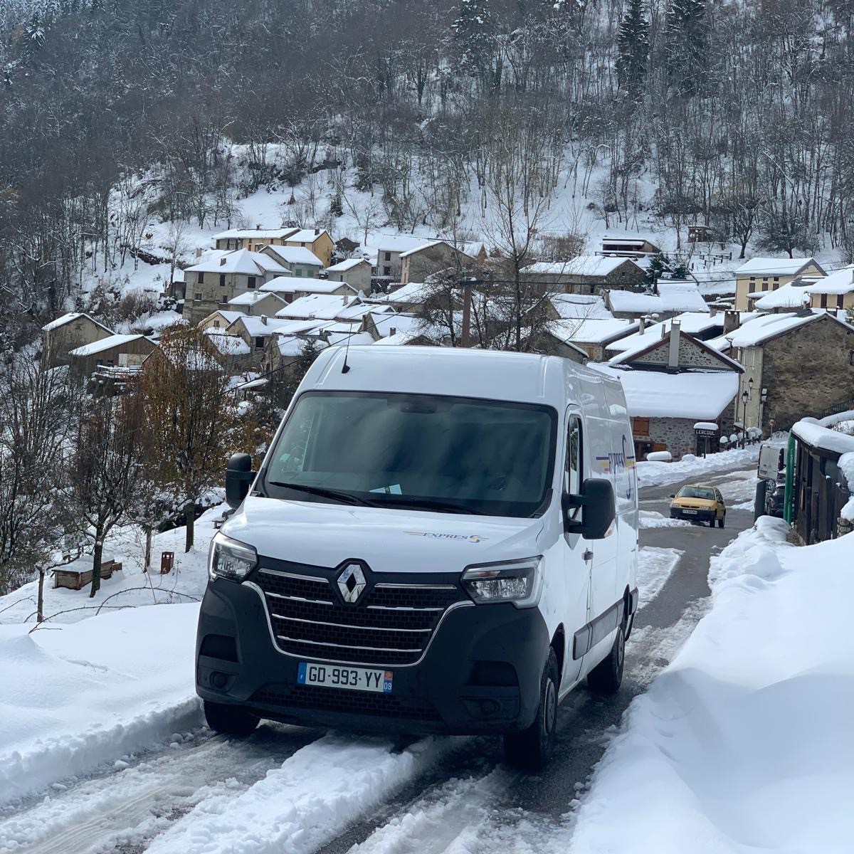 1-Fourgon-a-la-neige